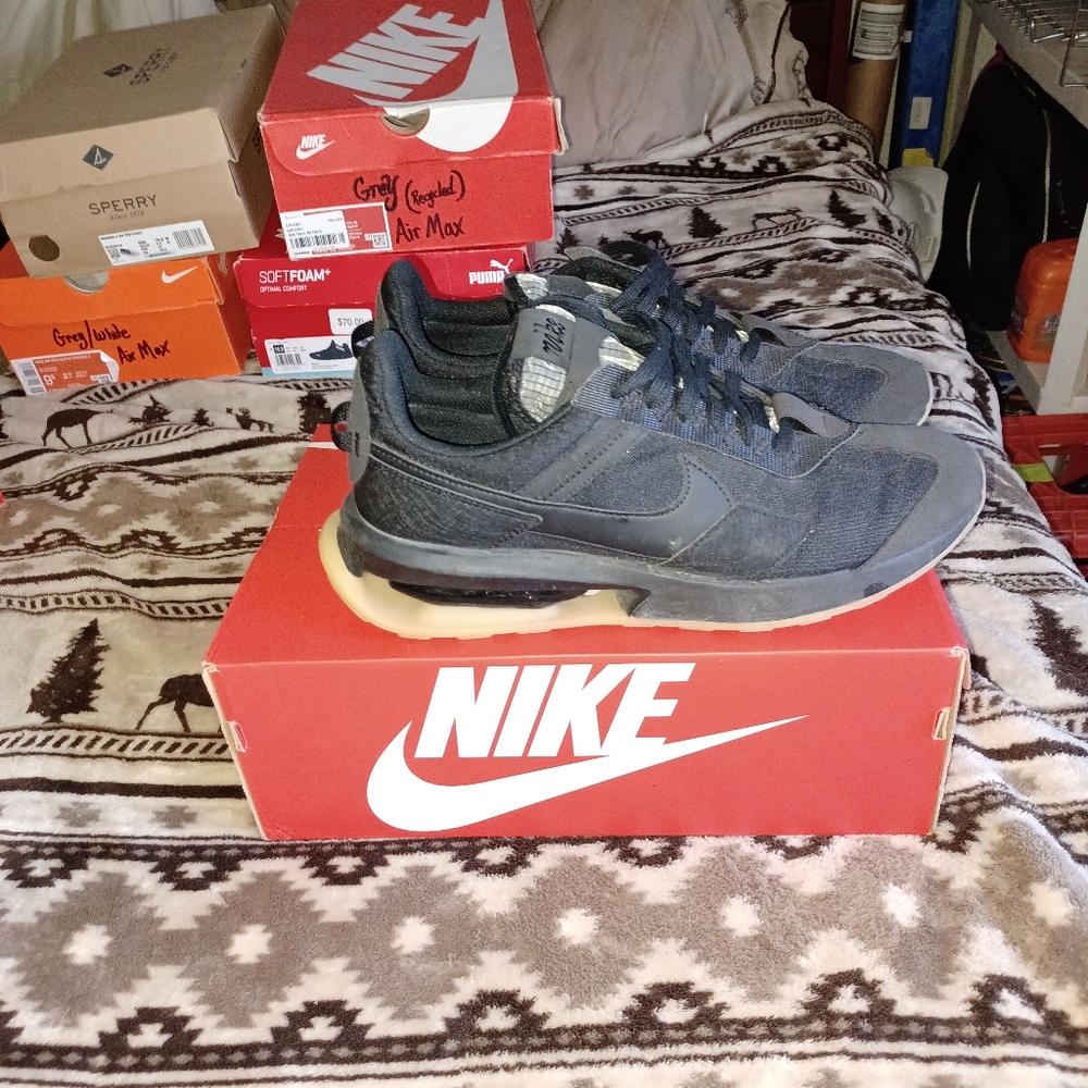 Nike Air Max Pre-Day men's size 10.5